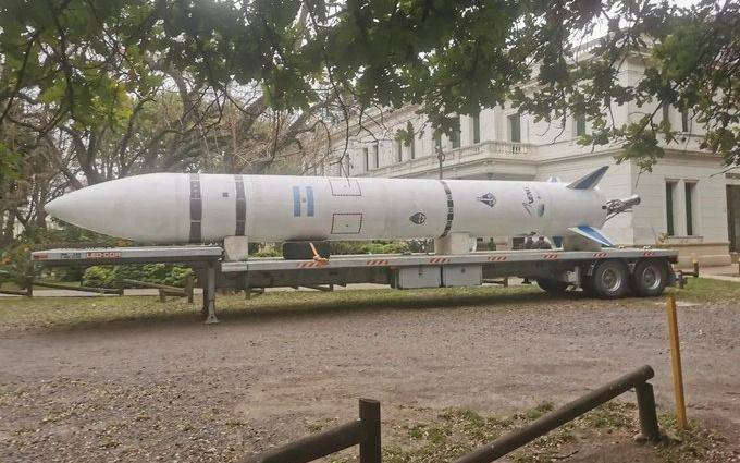 Misterio y sorpresa por un cohete gigante en La Plata: de qué se trata
