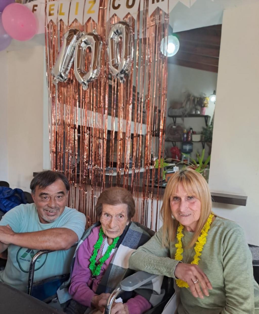 Malvina cumplió los 100 y fue agasajada en Berisso