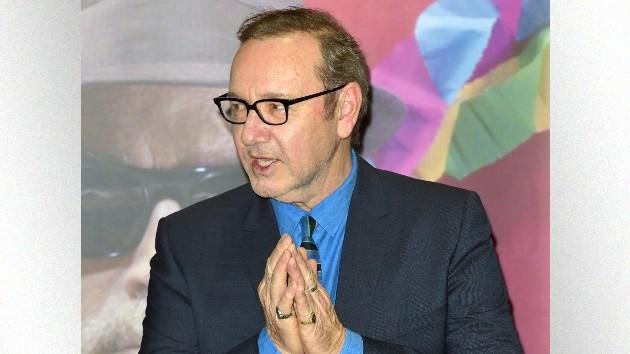 Reapareció Spacey: habló contra la cancelación, citó a Shakespeare y lo ovacionaron