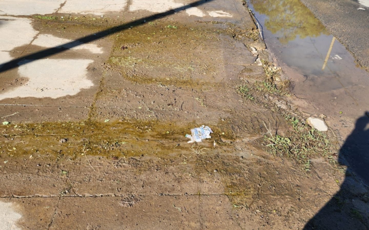 Pérdida de agua en Gonnet acumula 11 reclamos a ABSA y 5 a la Autoridad del Agua