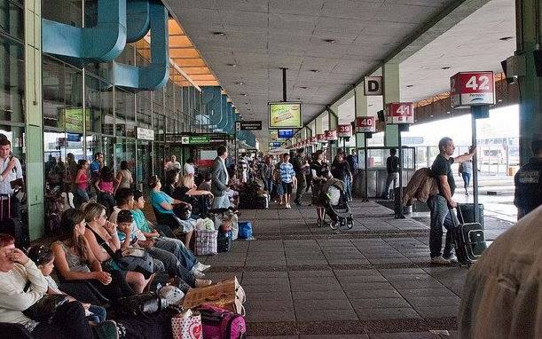 Por la incertidumbre de los precios, dejan de vender pasajes de micros de larga distancia más allá de noviembre