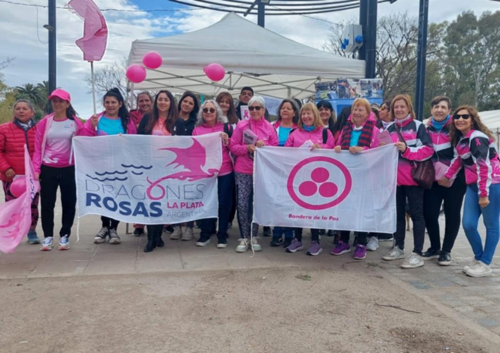 Nutrida caravana rosa en la Región por la lucha contra el cáncer de mama