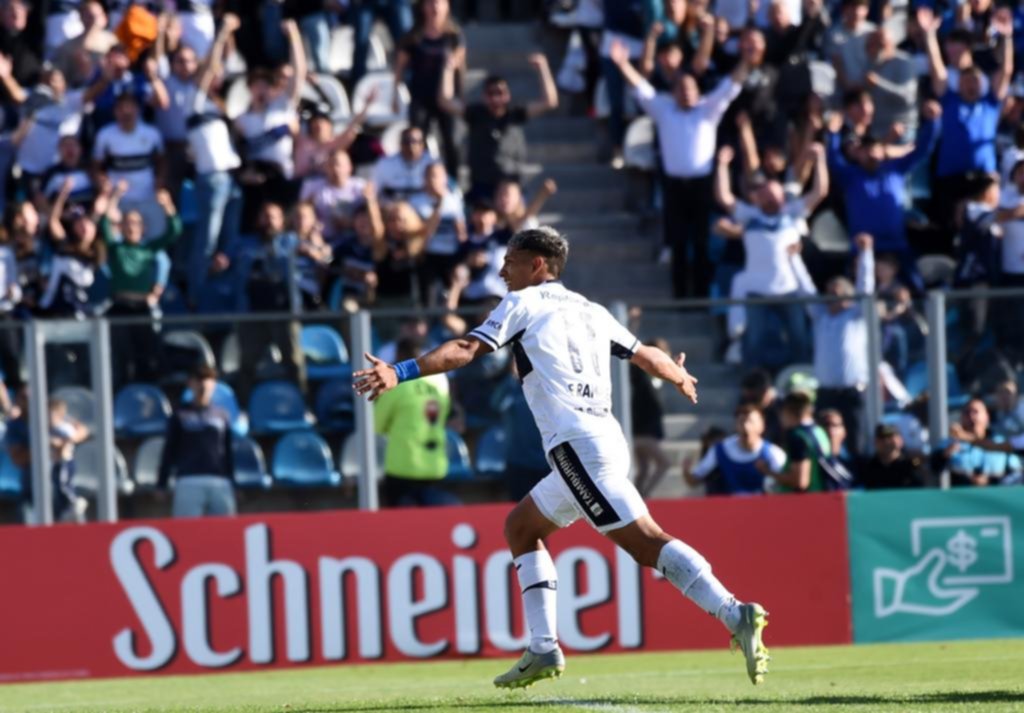 Eric Ramírez, ese atacante tan desprolijo como temible, que factura goles valiosos