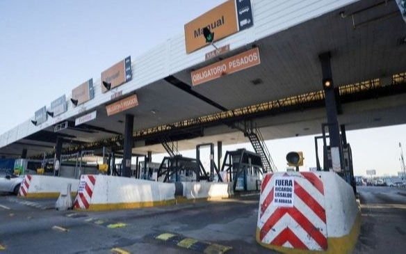 Elecciones 2023.-"Barreras levantadas": no se cobra peaje en la Autopista Buenos Aires - La Plata