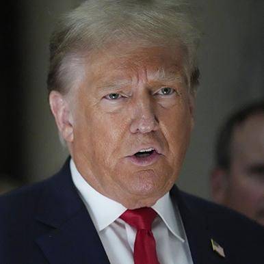 Trump juega al límite y un juez amenaza con mandarlo a la cárcel