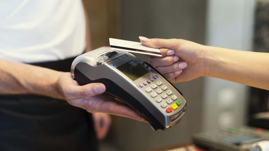 El dinero en efectivo pierde terreno ante el débito y pagos virtuales