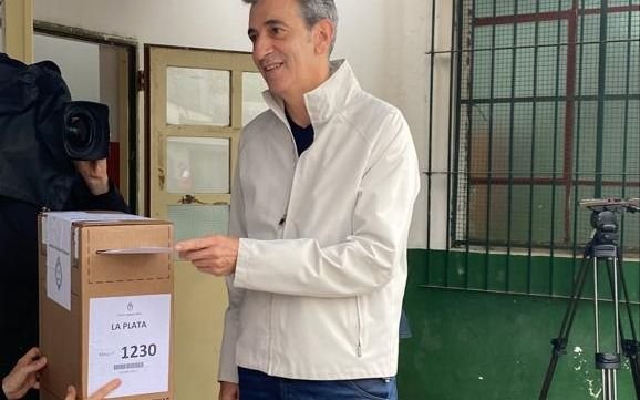 Randazzo votó en La Plata y llamó a "no dejarse condicionar por las encuestas"