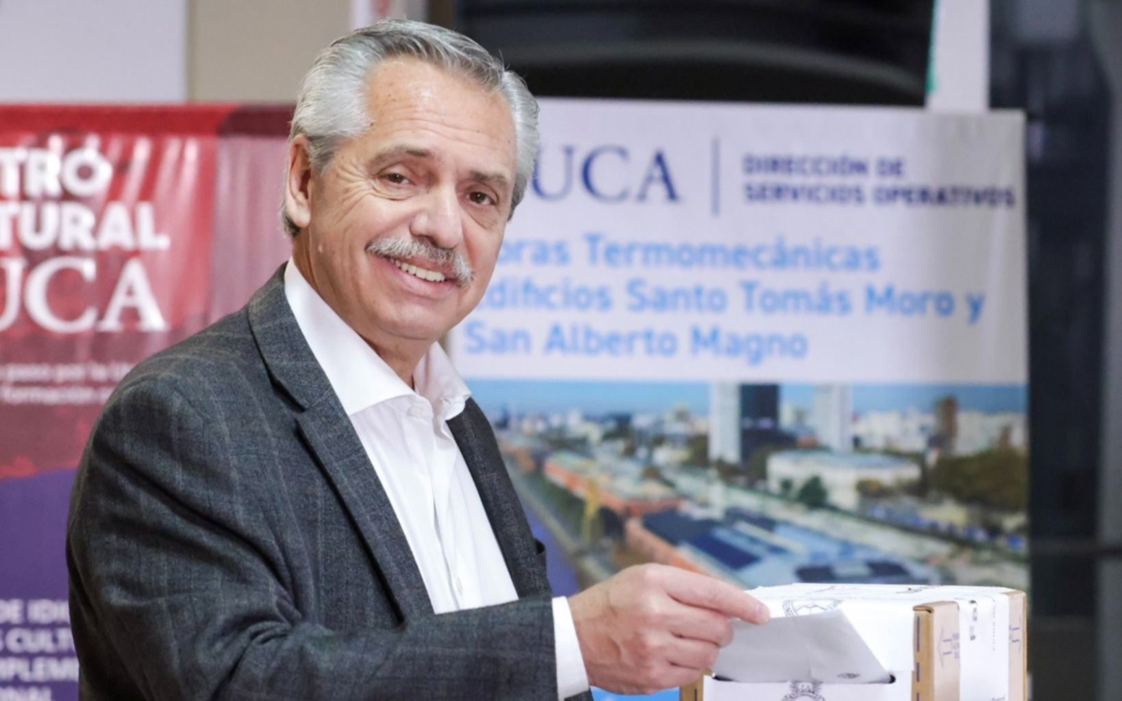 Alberto Fernández votó en Puerto Madero: "Lo que resuelva el pueblo, es lo que resuelva el pueblo"