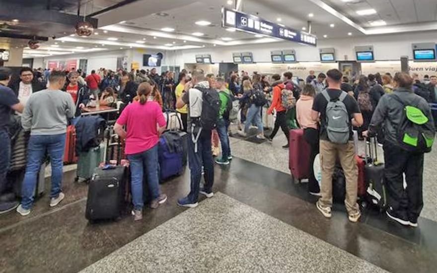 Vuelos suspendidos y demoras en Aeroparque por un sorpresivo paro: bronca de pasajeros de JetSmart
