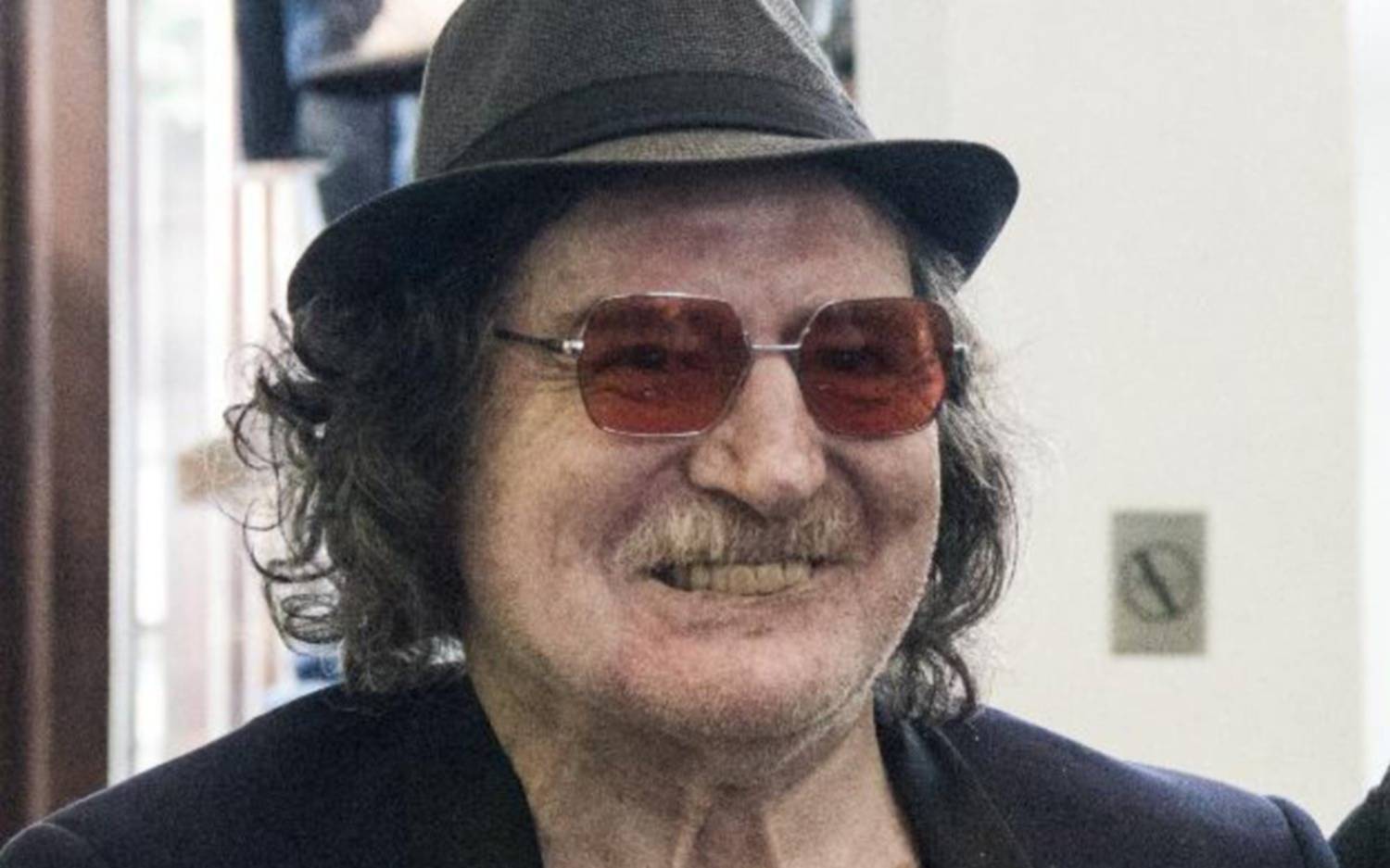 Charly cumple 72 conservando el amor de cuatro generaciones