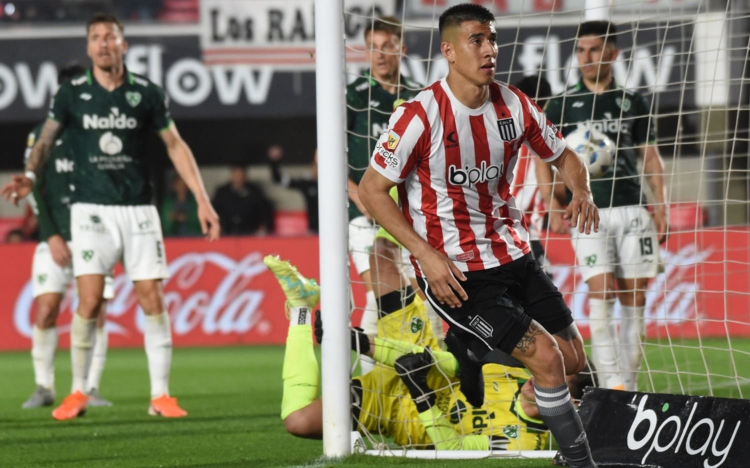 Estudiantes vs Sarmiento.- Todavía lejos de su mejor nivel, Estudiantes repuntó y venció con justicia a Sarmiento 2 a 1