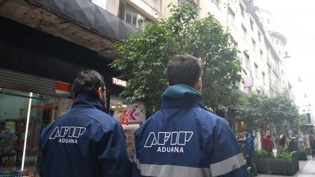 “Blanquearon” el blue: se fue a $1.100 y marcó récord