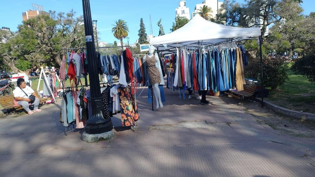 Plaza San Martín cada vez más recargada de manteros no autorizados