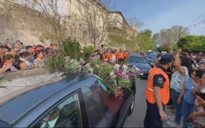 Los restos del cantante Ricardo Iorio son velados en colonia alemana de Coronel Suárez