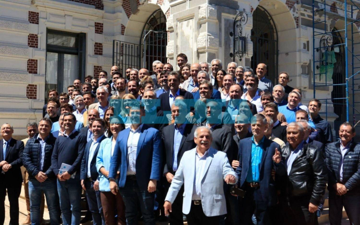 Sorpresiva visita de Massa a La Plata: reunión con Kicillof e intendentes en Gobernación