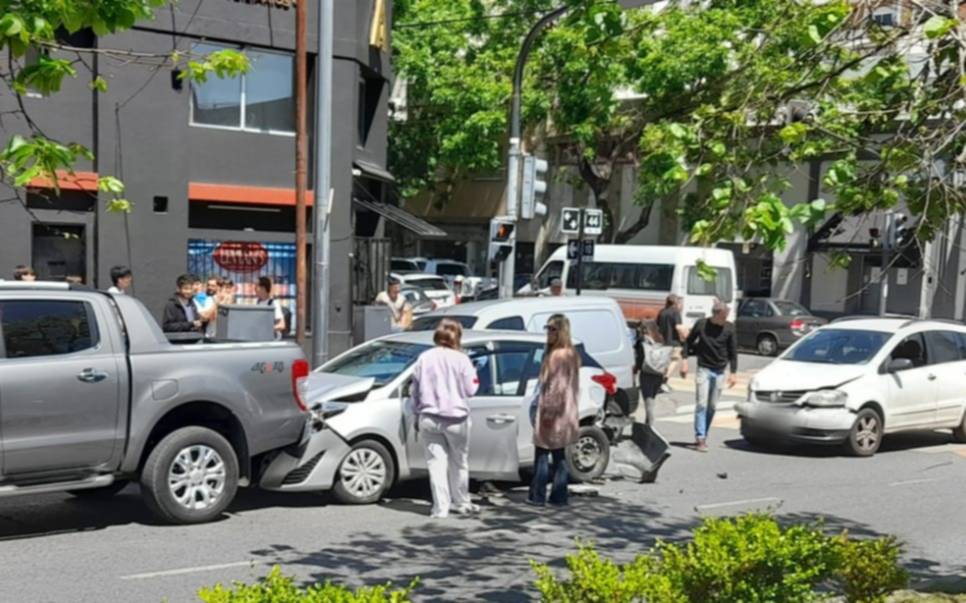 La Plata: triple choque en cadena en la avenida 44
