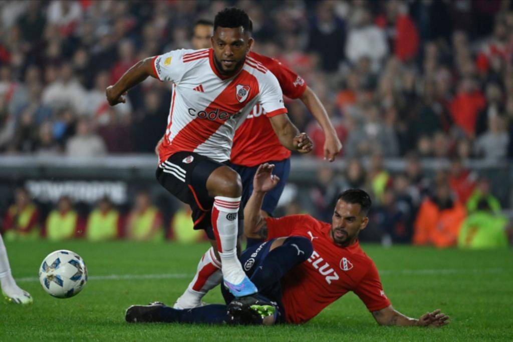 River trae al Bosque su liderazgo de la mano de Miguel Borja