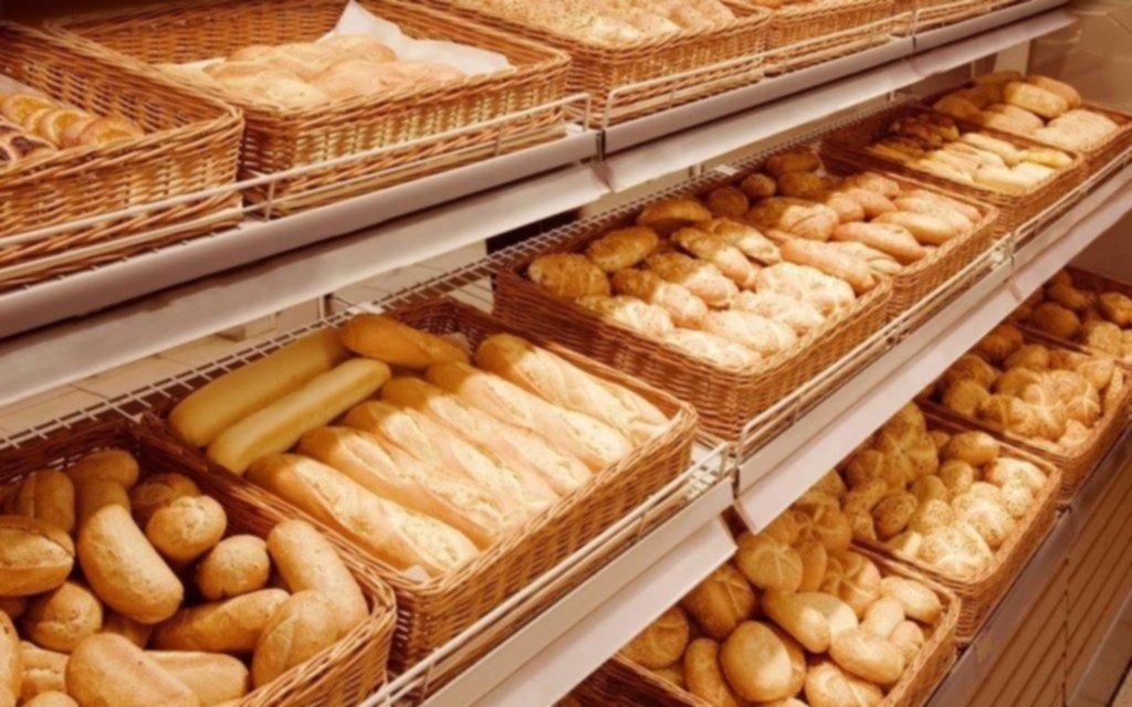 El pan subió un 25%, el kilo ya vale más de $1.000 y denuncian una "especulación atroz"