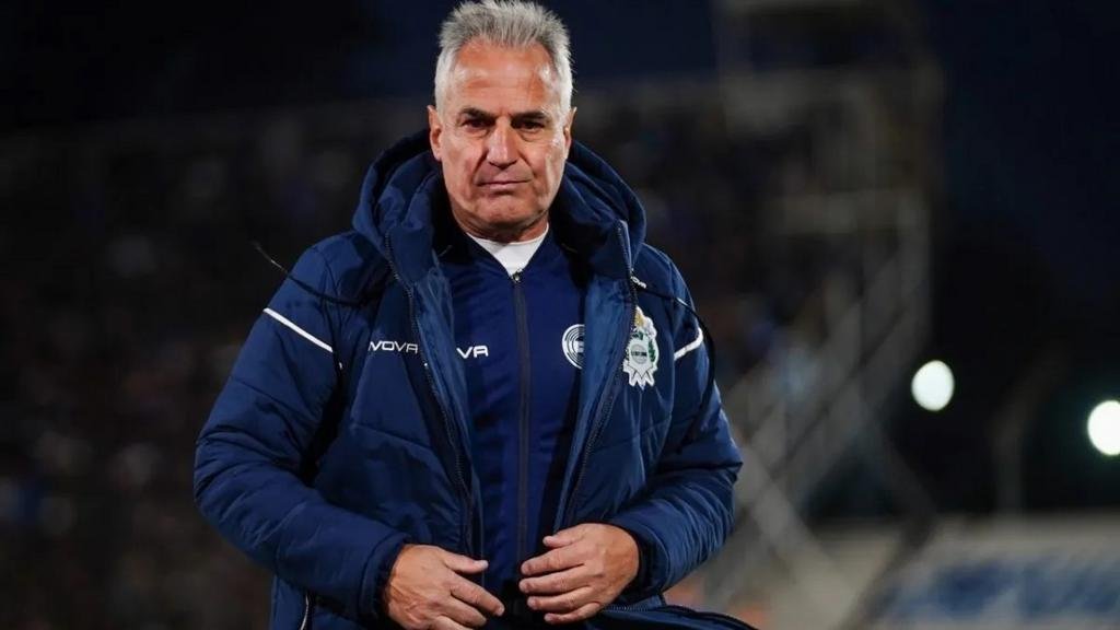 Leo Madelón repetiría el mismo equipo frente a River