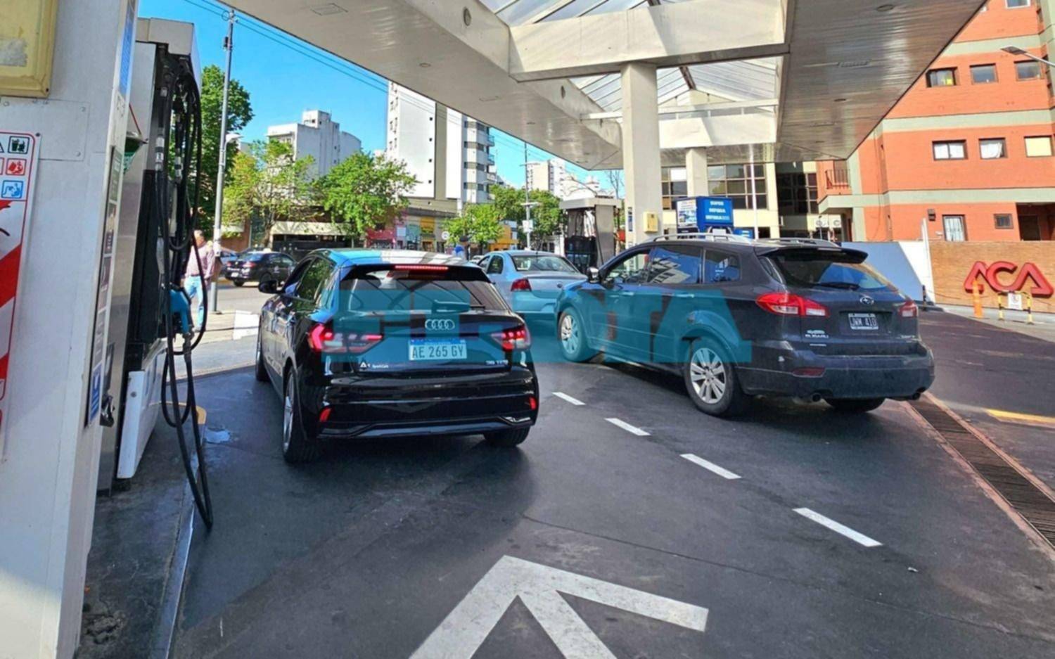 Escasez y desabastecimiento de combustible: en conjunto, YPF, Shell, Axion y Puma afirman que se "irá normalizando"