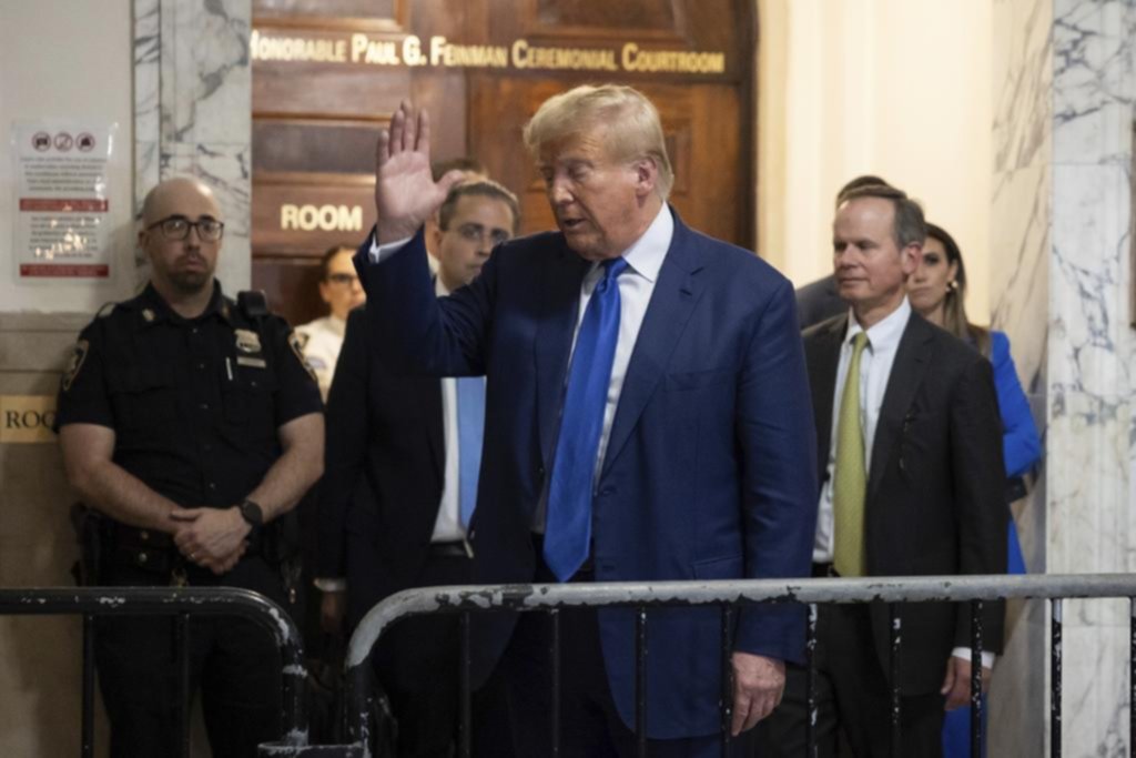 Trump, muy arropado en la política y cada vez más solo ante la justicia