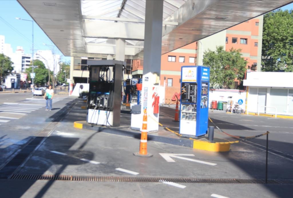 El combustible sigue en falta: prevén escasez hasta el martes o miércoles