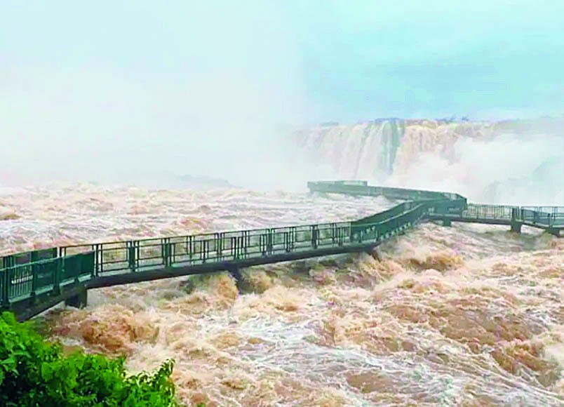 Cataratas cerradas: alerta por la subida del Iguazú