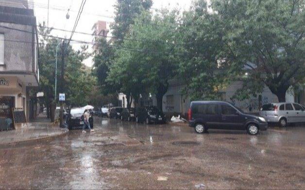 Cielo nublado y probabilidad de chaparrones en Quilmes