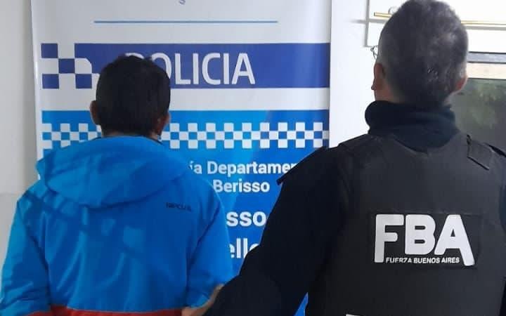 En medio de la escasez de combustible, quiso quemar el auto