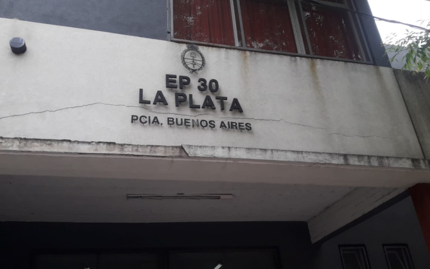  Otra escuela de La Plata que "se viene abajo" y nueva marcha al Consejo Escolar 