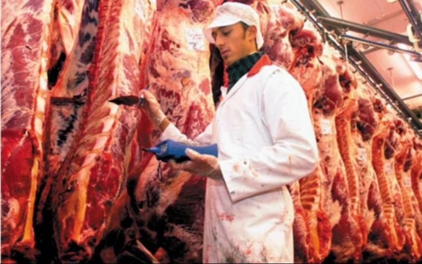 El gremio de la carne acordó un aumento salarial del 70% para el tramo octubre-enero