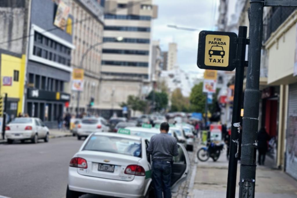 Piden renovar y ampliar las paradas de taxis