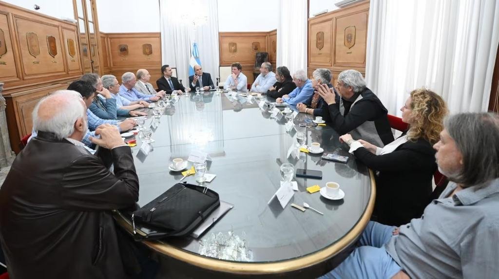 El Gobierno retomó el diálogo con la CGT y busca evitar otro paro