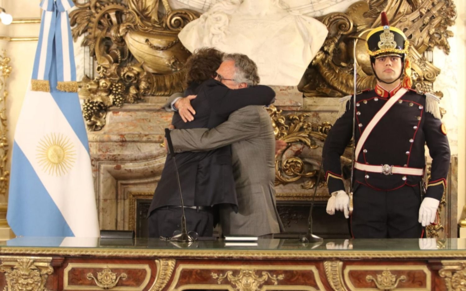 Milei le tomó juramento a Lugones como ministro de Salud
