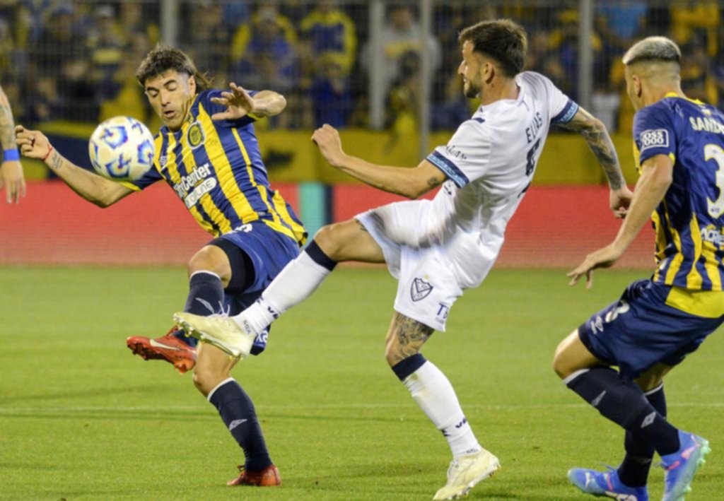 Central goleó a Vélez y calentó la punta