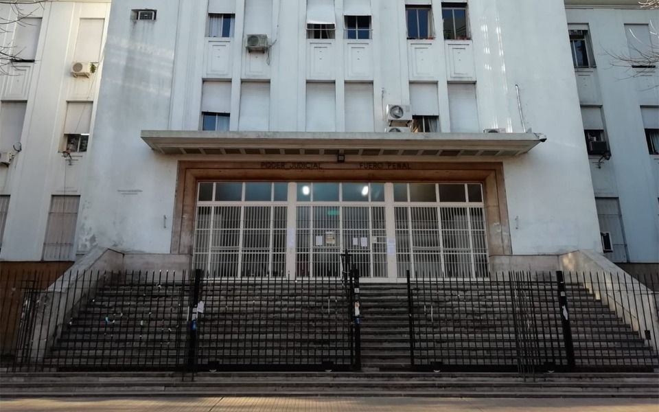 Detienen a un ex funcionario de la Procuración Bonaerense acusado de abusar de su hijastra 