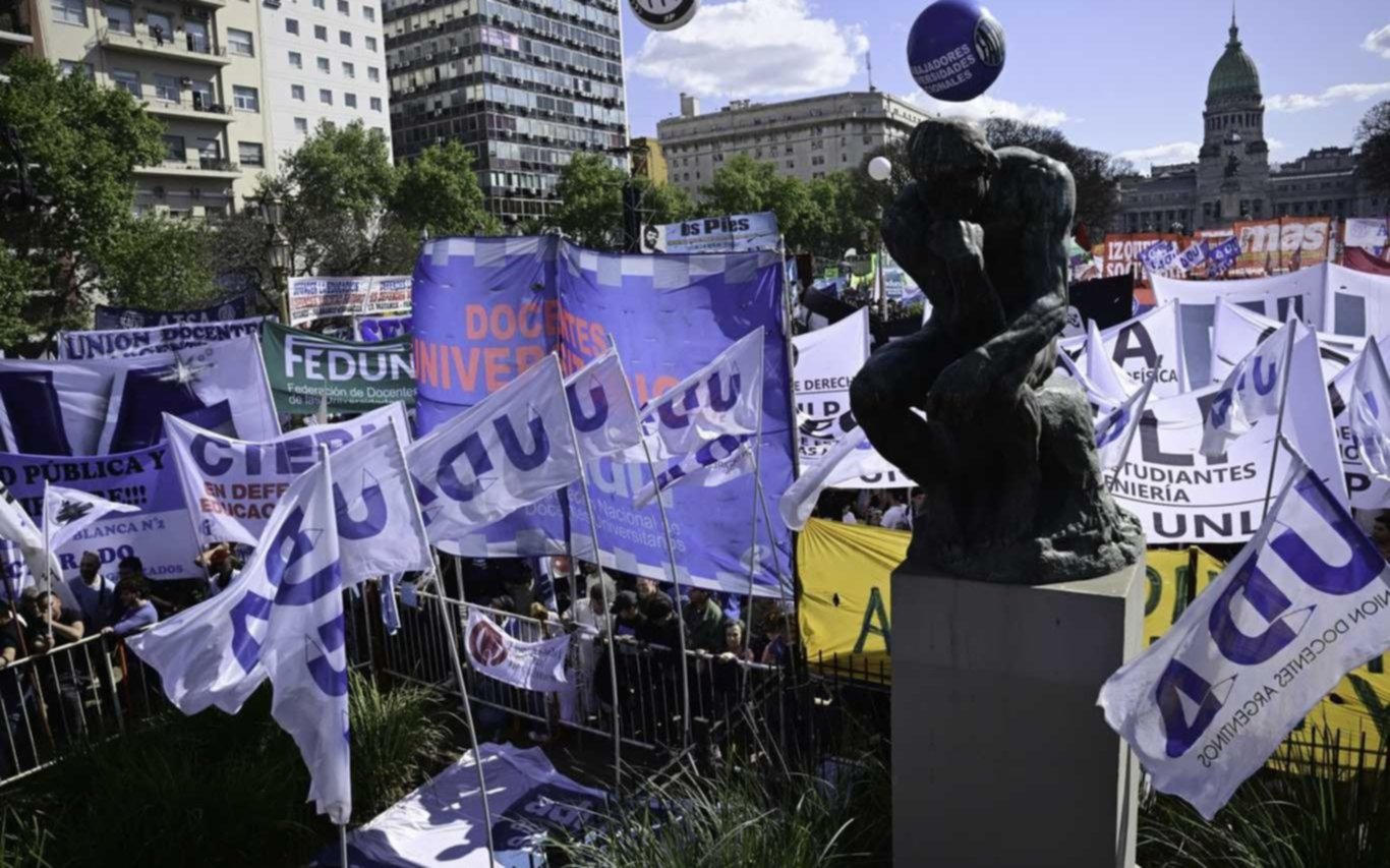 En FOTOS | La marcha universitaria y otra masiva movilización