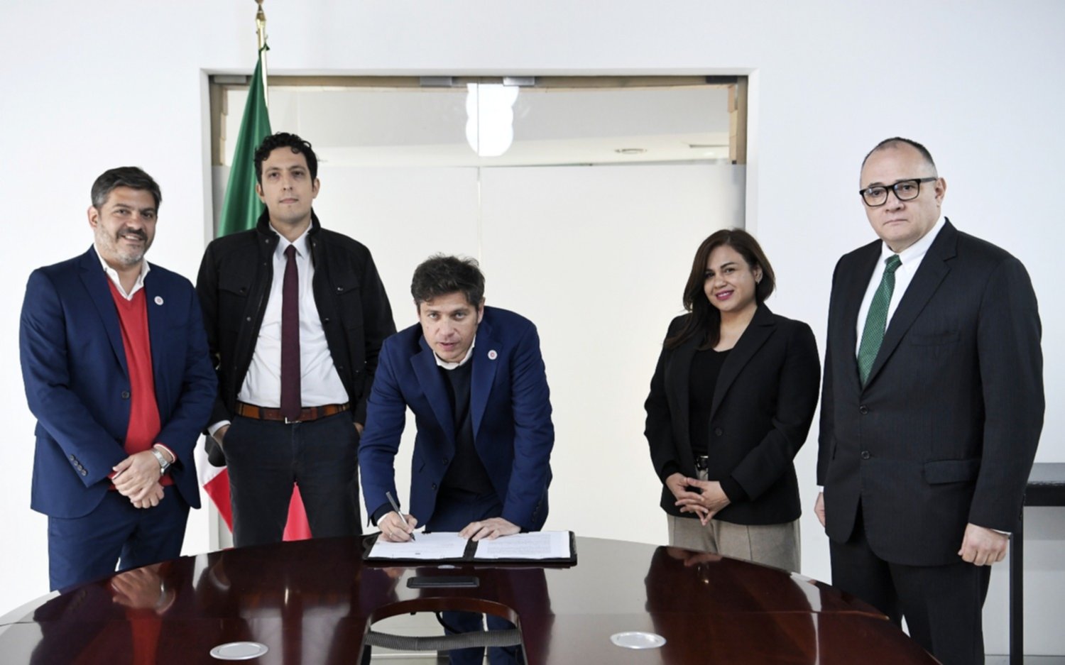 En México, Kicillof firmó un convenio para la cooperación en el desarrollo del litio