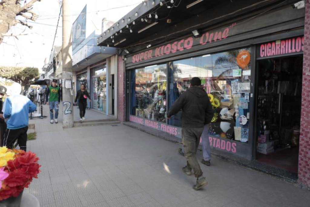 De tres, a cincuenta negocios: el centro de Olmos se expande por la 197