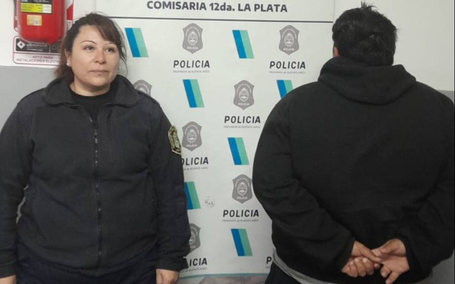Un depravado suelto en La Plata: se masturbaba en plena calle y terminó detenido