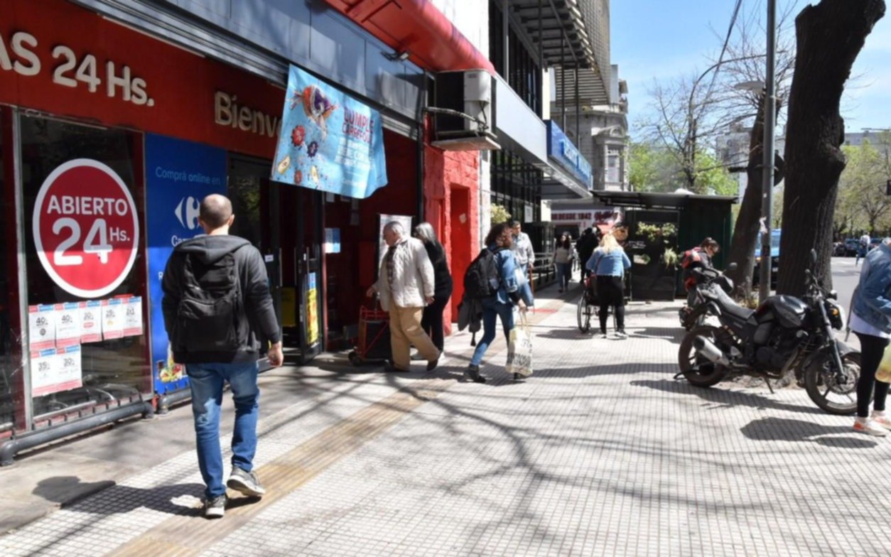 Comerciantes del centro de La Plata destacaron la relocalización de los vendedores ambulantes