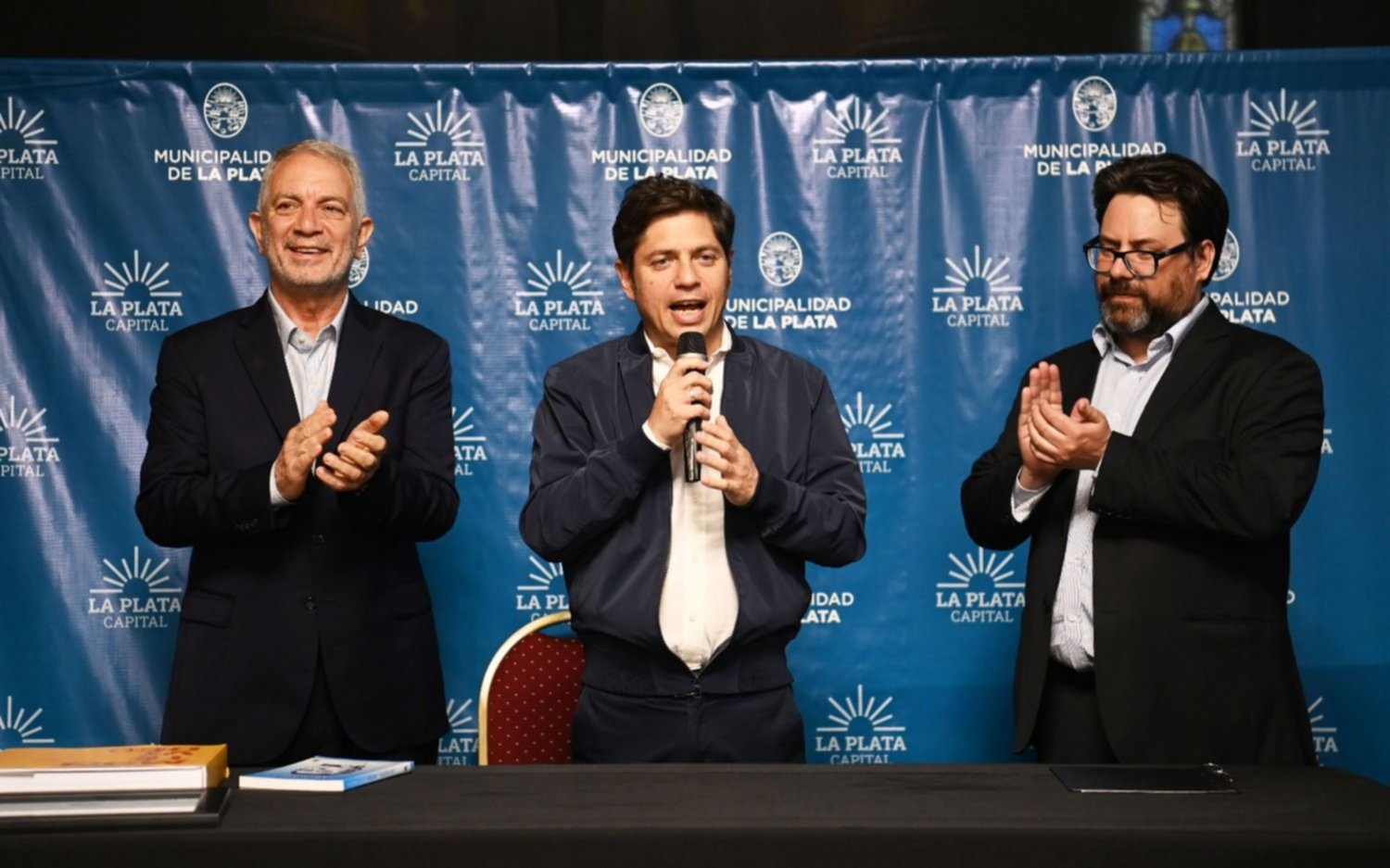 Firmaron un convenio entre La Plata y Montevideo