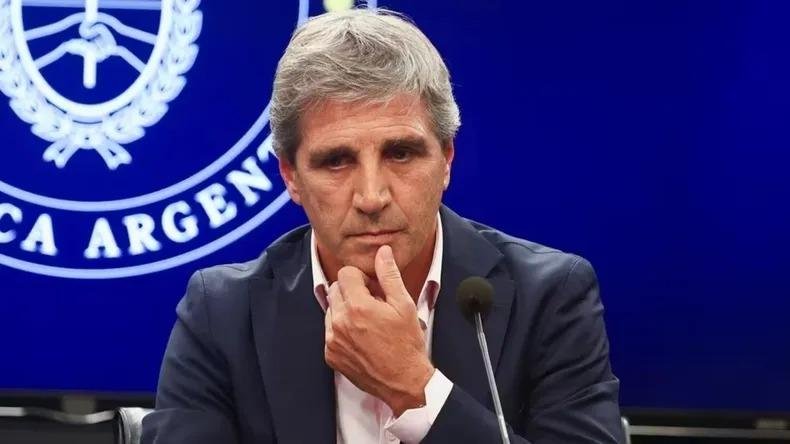 La oposición, contra el “faltazo” de Luis Caputo