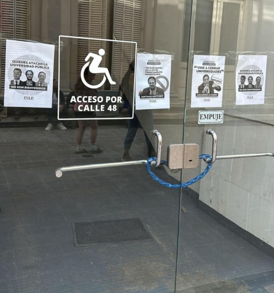 El escrache en la Universidad: imposible escuchar “el ruido de rotas cadenas”