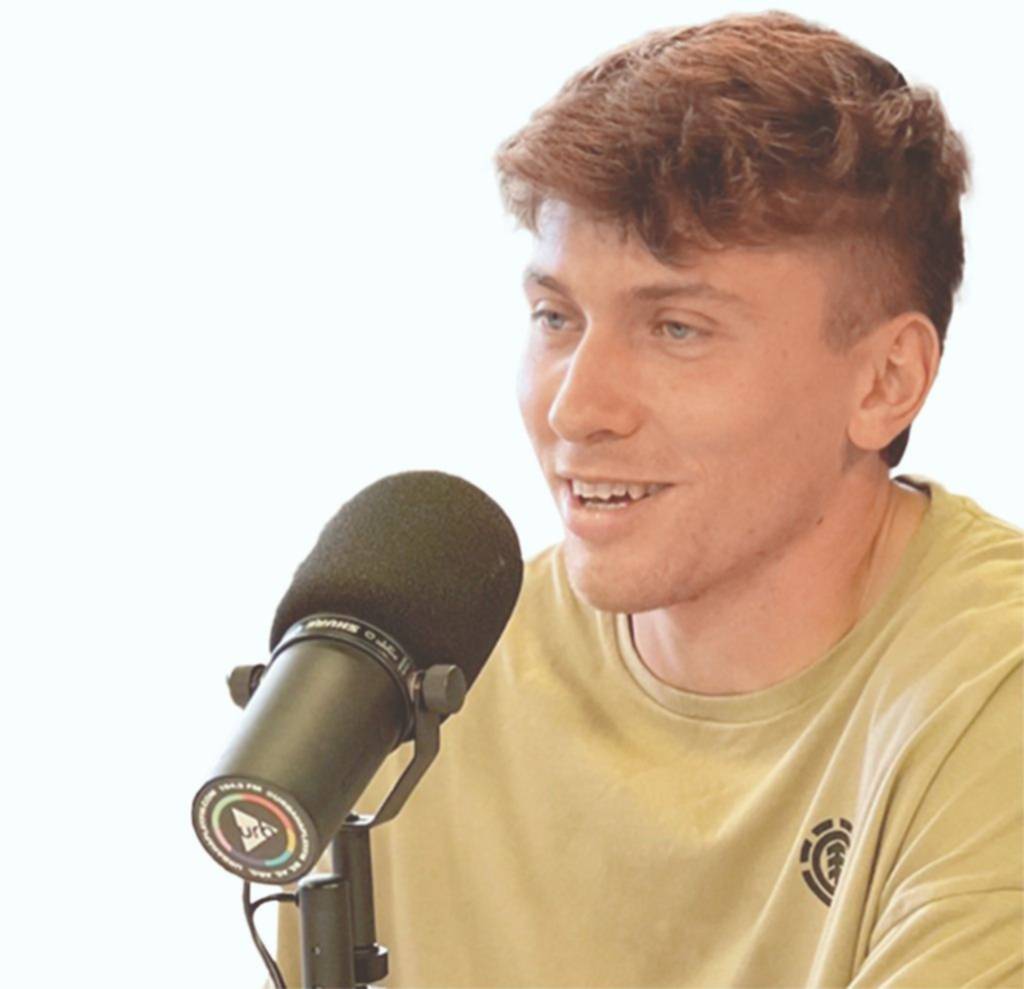 Otro creador de contenido con destino de fútbol profesional