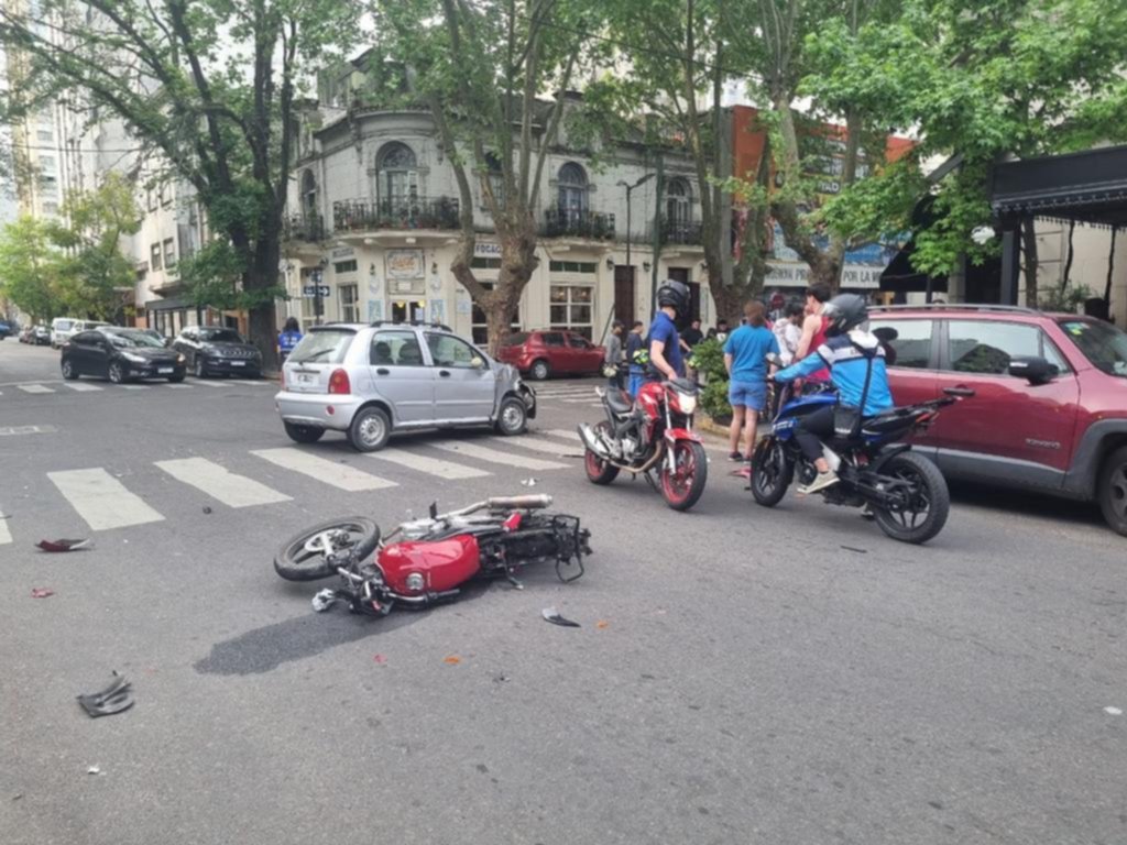 Un motociclista herido tras un impactante siniestro en 5 y 54