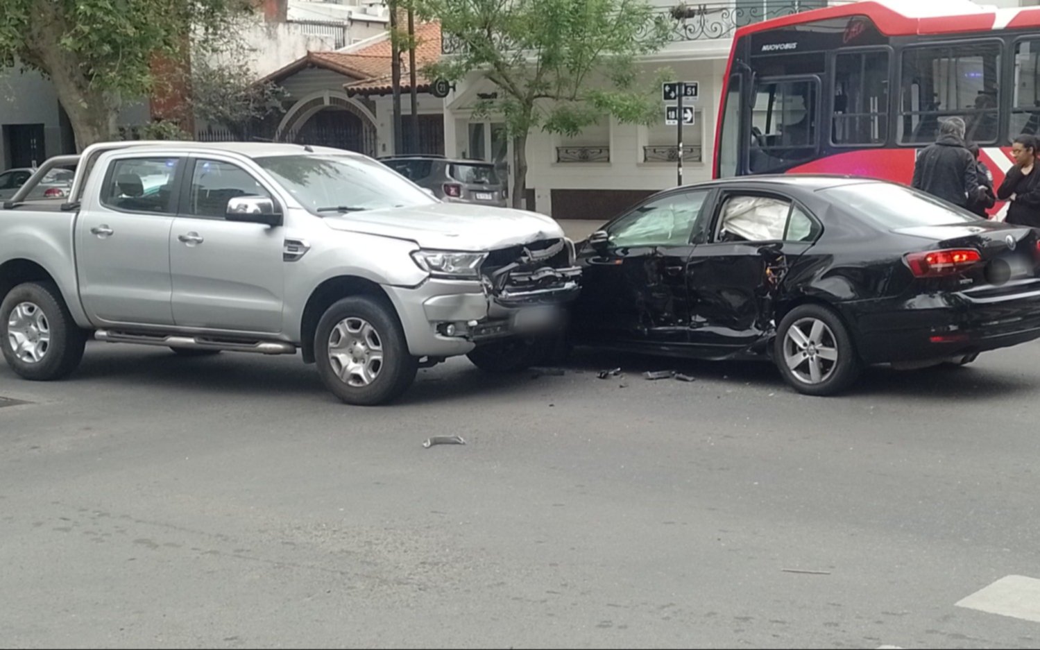 Fuerte accidente frente al Ministerio de Salud