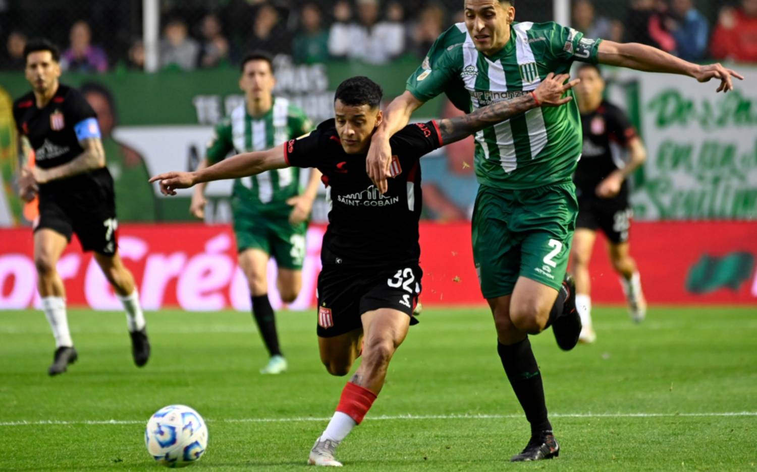 Estudiantes vs Banfield.- El pibe Joaquín Tobio Burgos tuvo un debut perfecto y le dio el triunfo al Pincha 2 a 1 ante el Taladro