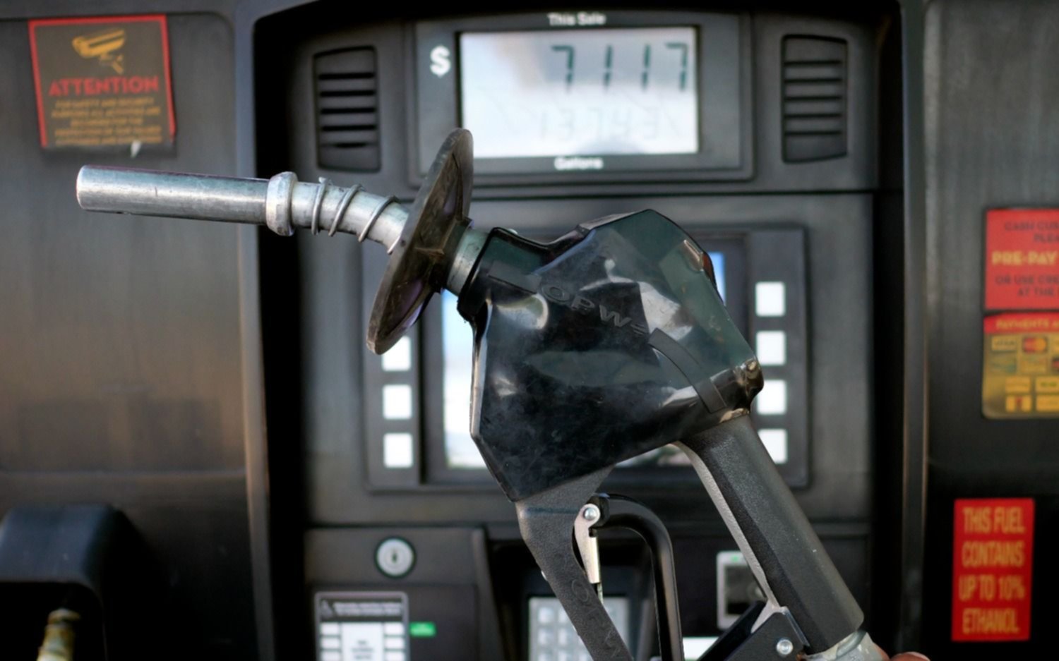 Se dispara el precio del petróleo y en Argentina ya se habla de un aumento de las naftas