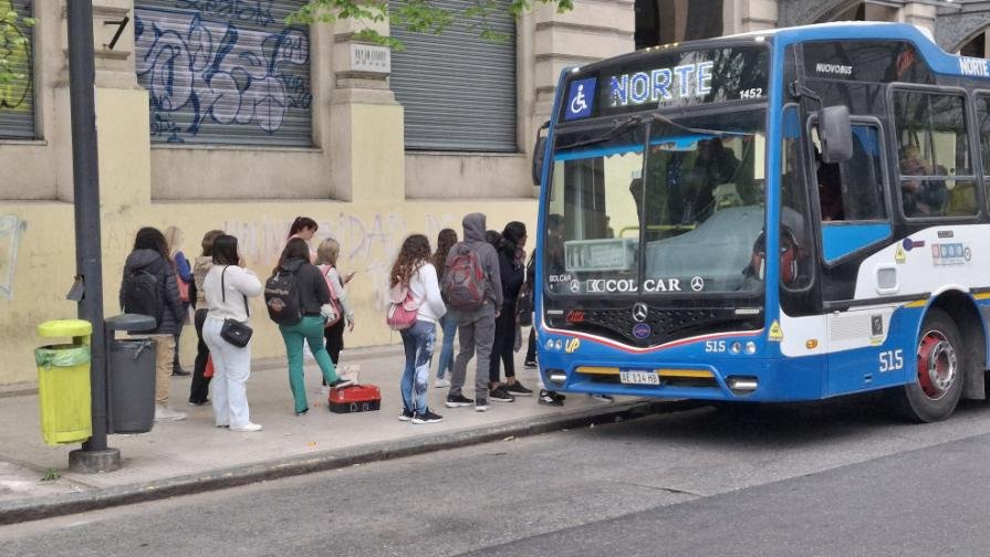 El transporte para el 30: por ahora, habrá micros
